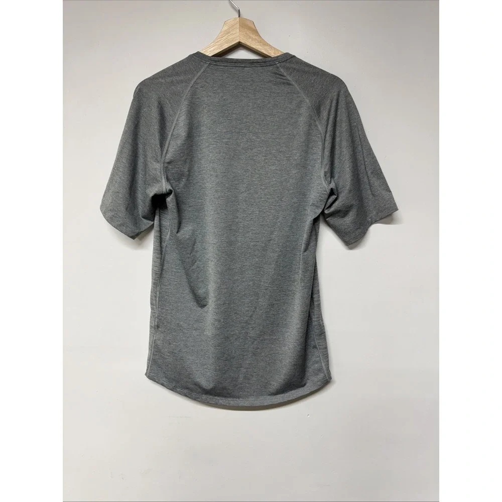 Nike Pro Dry Fit Shirt Size M Short Sleeve Womens Crew Neck Gray Athletic Fit